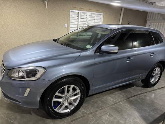 VOLVO XC60 2.4 D5 MOMENTUM DIESEL AWD 4P AUTOMÁTICO VOLVO XC60 2.4 D5 MOMENTUM DIESEL AWD 4P AUTOMÁTICO